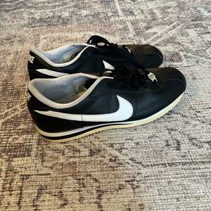 Nike Cortez  Men's 9.5 Black Sneakers